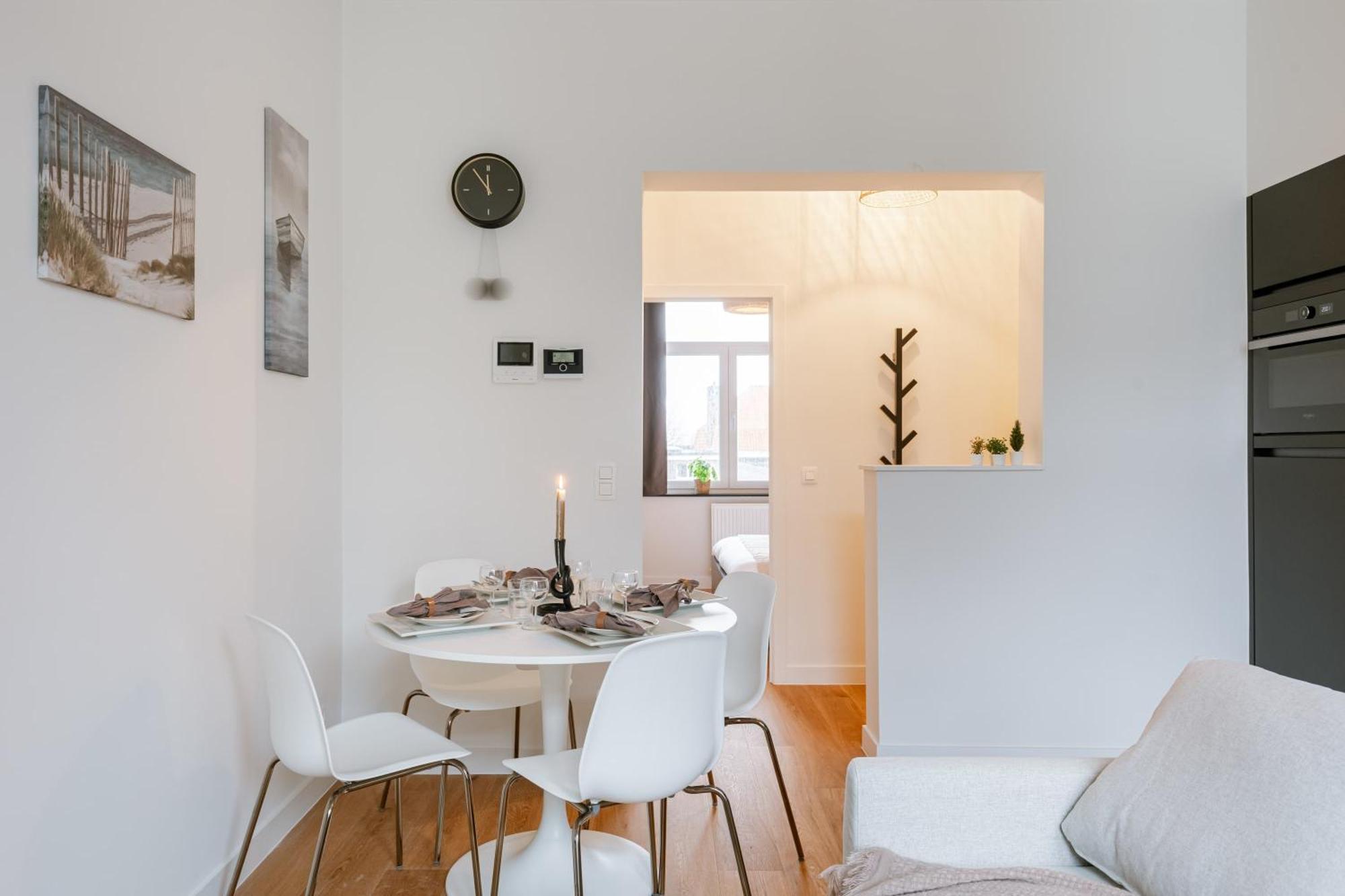Huswell - Charming Just Steps From The Beach. *